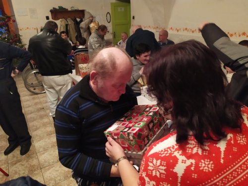 Vianoce sú najkrajším sviatkom roka, na ktorí sa snáď teší takmer každý človek....<br /> Vianoce trochu inak alebo virtuálne Vianoce