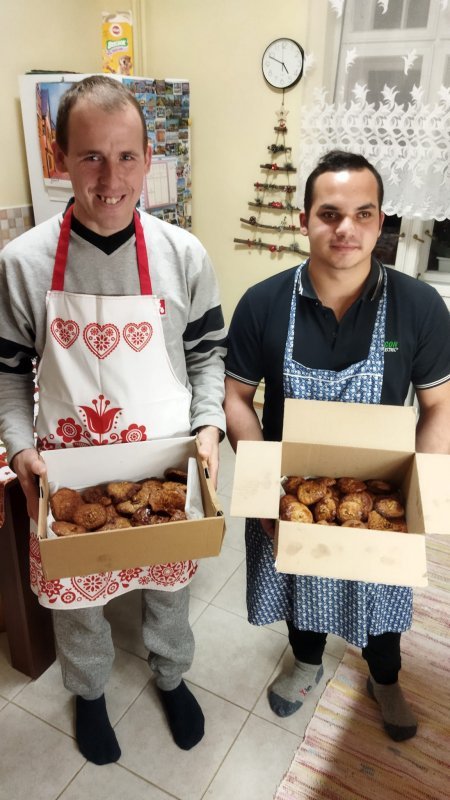 13.12.2022 PEČENIE MEDOVNÍKOV