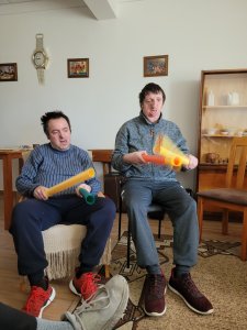 Apríl 2025