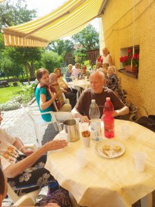 Dňa 29. júla sme tradične ako každý rok usporiadali obľúbenú akciu našich klientov a klientok a to varenie guľášu. Celé popoludnie nám spríjemňovala dobrá hudba, teplé počasie a samozrejme vôňa guľášu a ďalších dobrôt, k...<br /> Letné posedenie pri guľáši