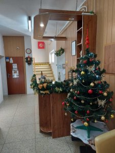 Dňa 6. Decembra do nášho zariadenia zavítal Mikuláš spolu s čertom. Pre našich klientov a klientky si prichystali mikulášske balíčky plné maškŕt, ktoré s láskou roznášali po celom zariadení....<br /> Mikuláš 2021