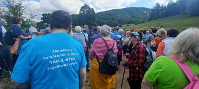 Pochod seniorov Lučatínskym chotárom