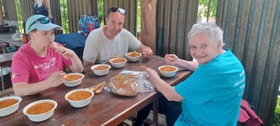 Pochod seniorov Lučatínskym chotárom