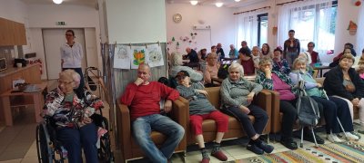 Počas mesiaca úcty k starším nám spríjemnila deň mužská spevácka skupina Borovô z Medzibrodu