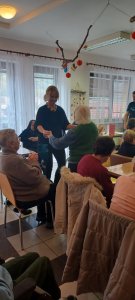 Počas mesiaca úcty k starším nám spríjemnila deň mužská spevácka skupina Borovô z Medzibrodu