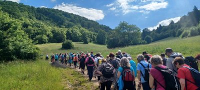 Pochod seniorov Lučatínskym chotárom