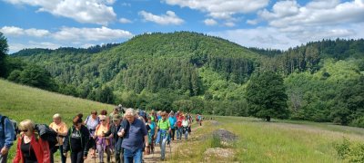 Pochod seniorov Lučatínskym chotárom