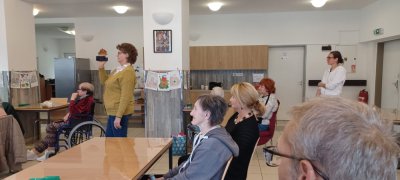 Počas mesiaca úcty k starším nám spríjemnila deň mužská spevácka skupina Borovô z Medzibrodu